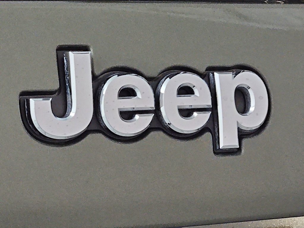 Thumbnail: 2019 Jeep Cherokee - 24