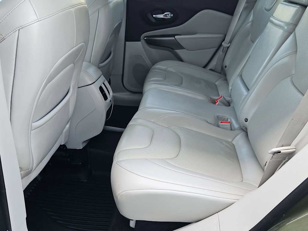 Thumbnail: 2019 Jeep Cherokee - 28