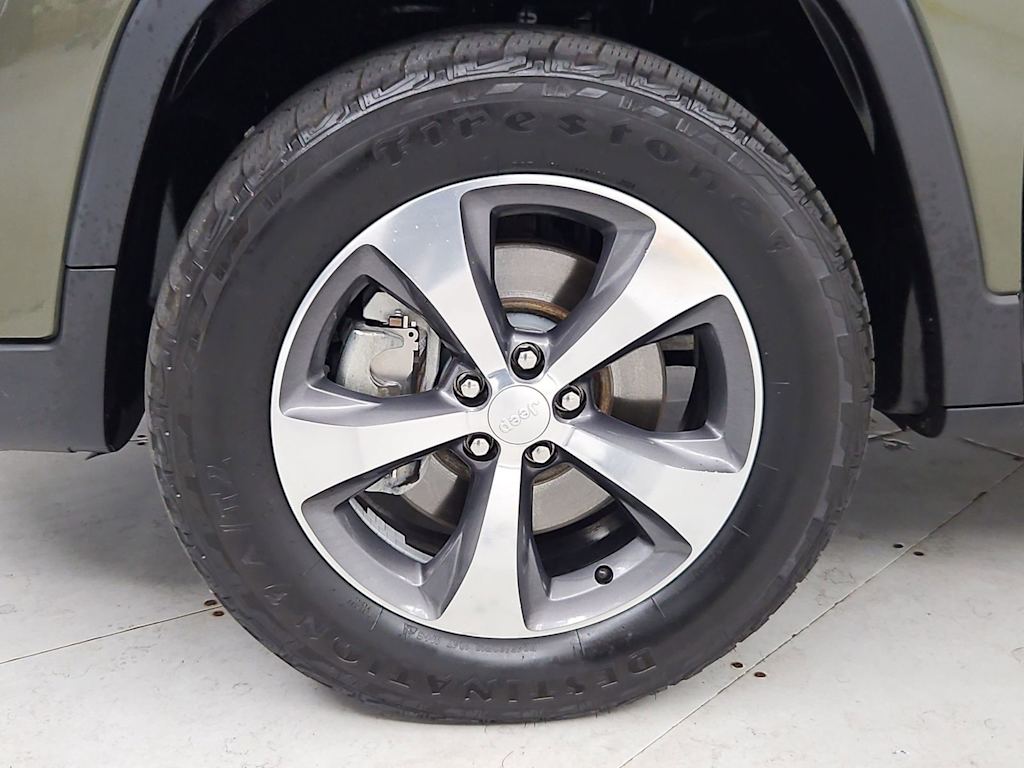 Thumbnail: 2019 Jeep Cherokee - 8