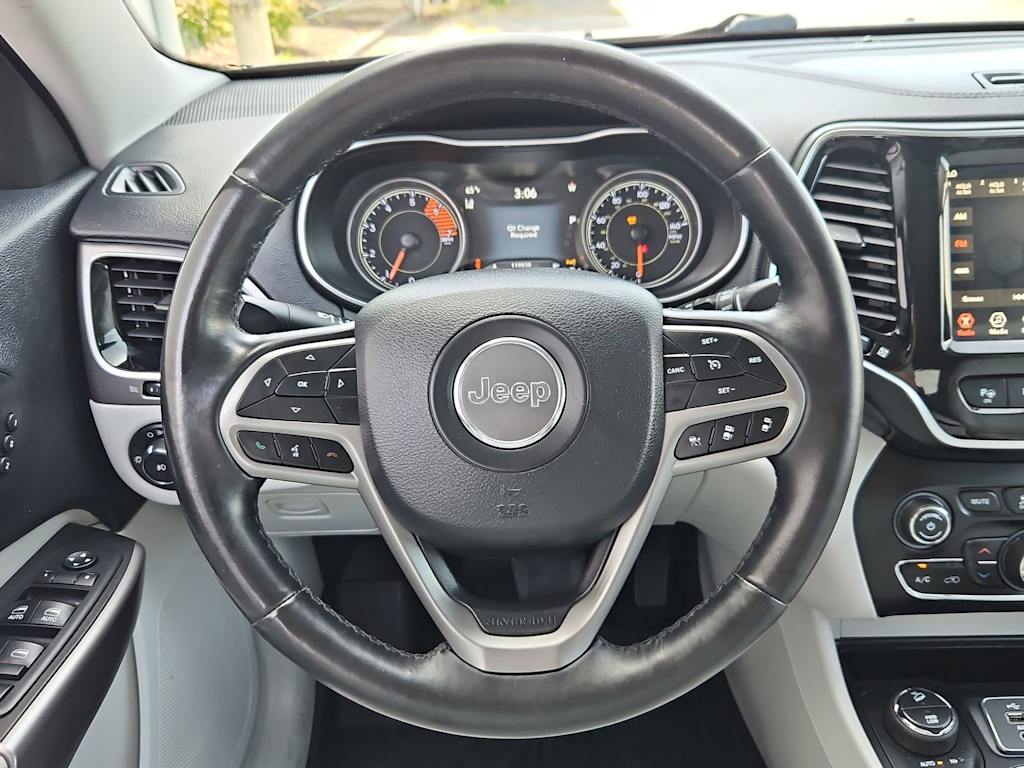 Thumbnail: 2019 Jeep Cherokee - 14