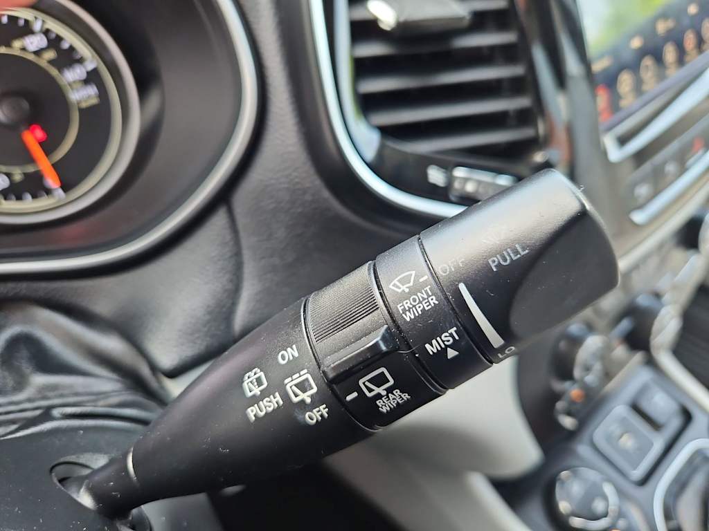 Thumbnail: 2019 Jeep Cherokee - 32