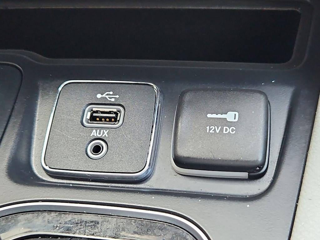 Thumbnail: 2019 Jeep Cherokee - 36