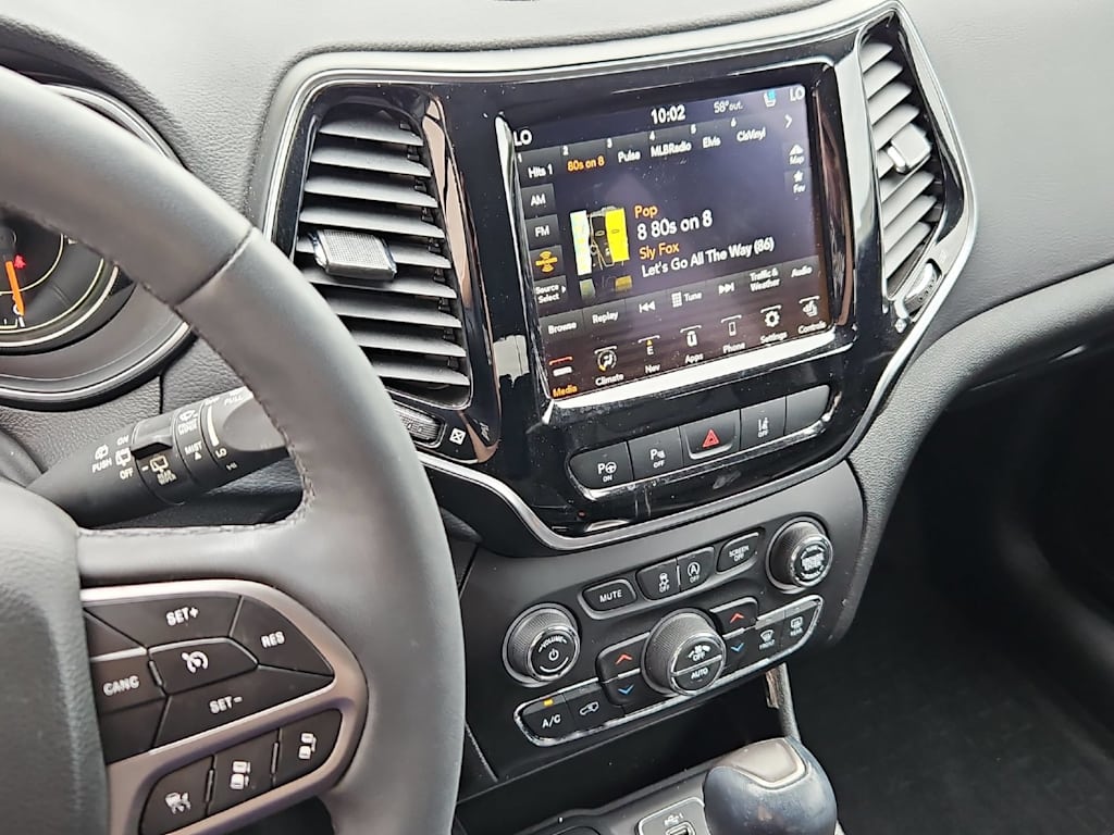 Thumbnail: 2022 Jeep Cherokee - 15