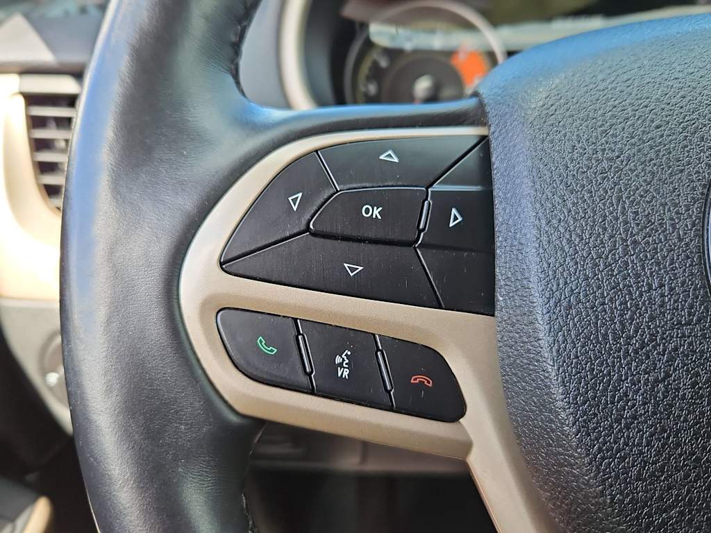 Thumbnail: 2017 Jeep Cherokee - 30