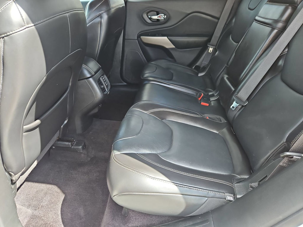 Thumbnail: 2017 Jeep Cherokee - 28