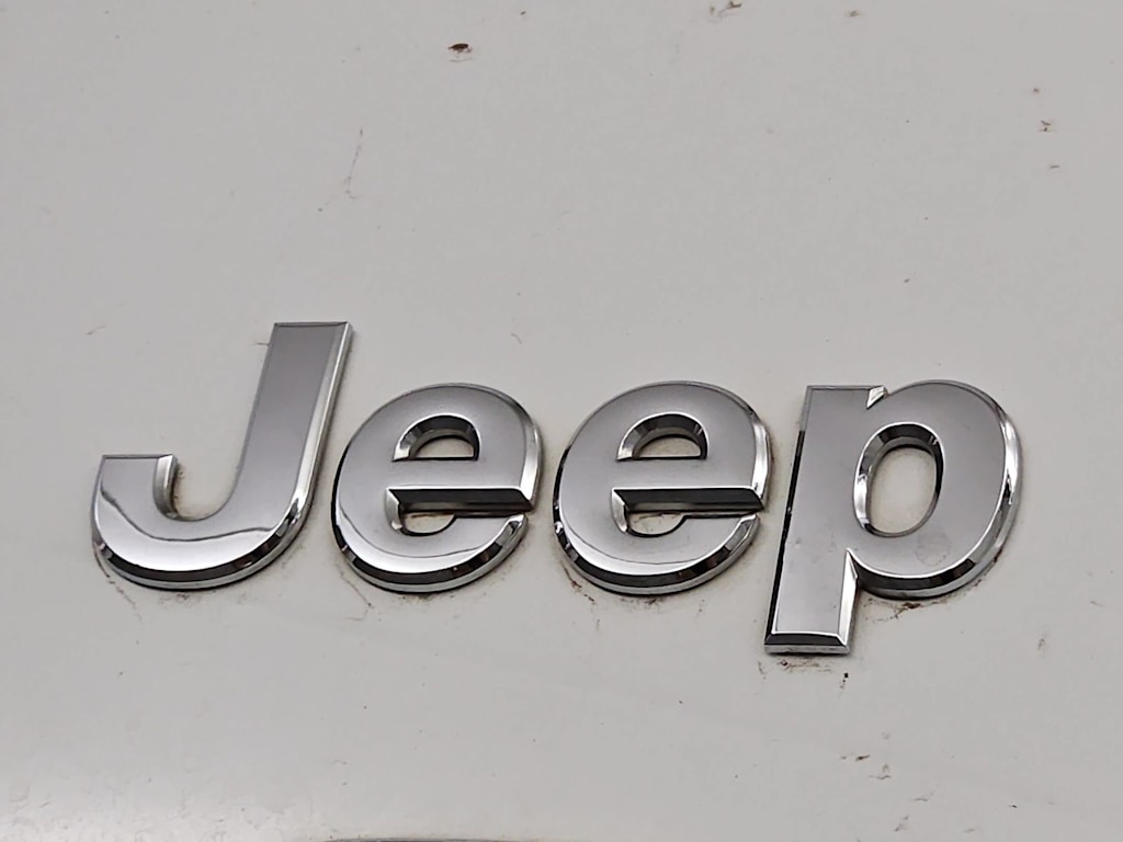 Thumbnail: 2017 Jeep Cherokee - 6