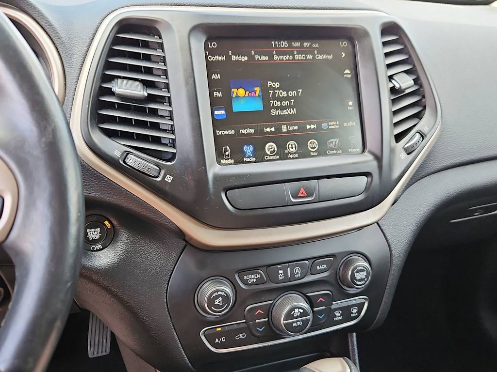 Thumbnail: 2017 Jeep Cherokee - 14