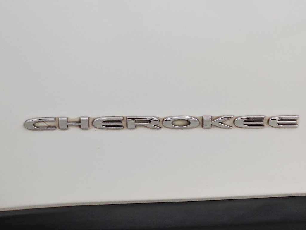 Thumbnail: 2017 Jeep Cherokee - 25