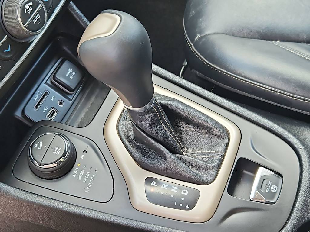 Thumbnail: 2017 Jeep Cherokee - 15