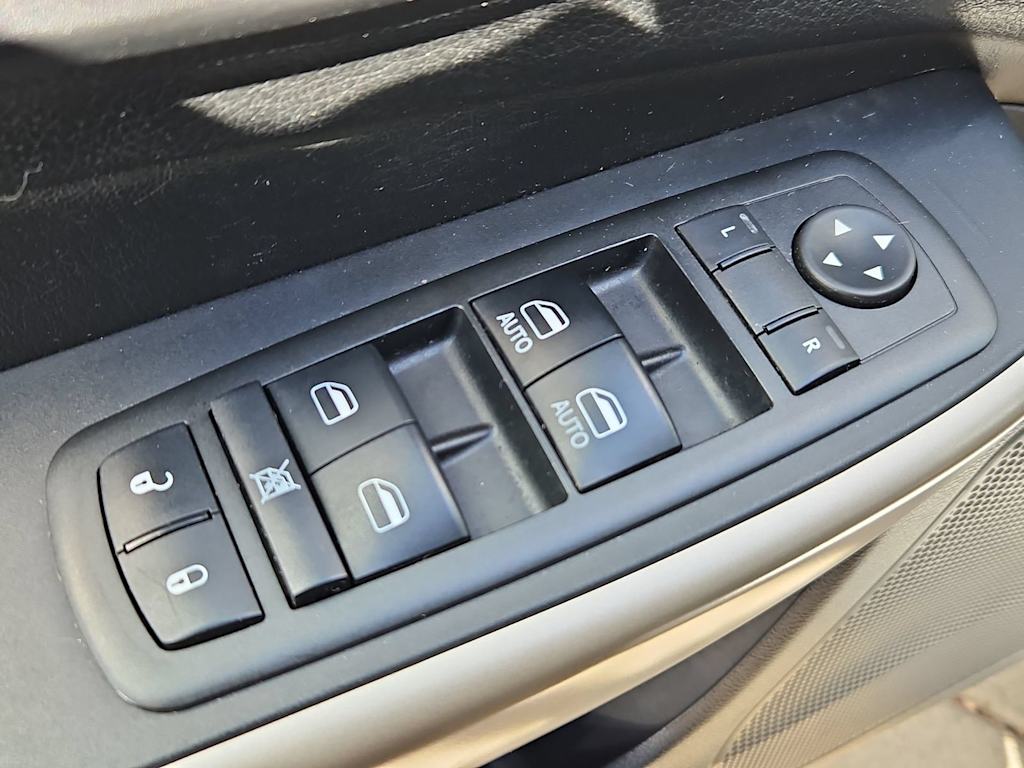 Thumbnail: 2017 Jeep Cherokee - 26