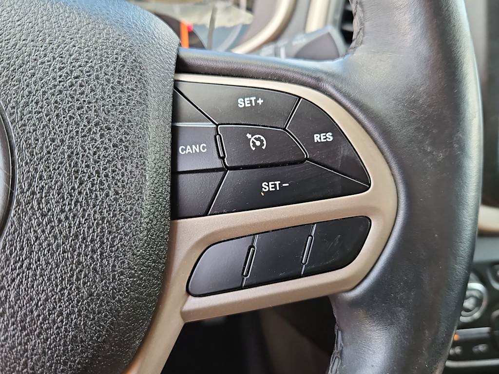 Thumbnail: 2017 Jeep Cherokee - 31