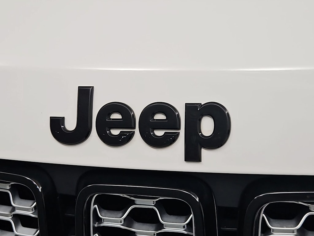 Thumbnail: 2022 Jeep Grand Cherokee - 22