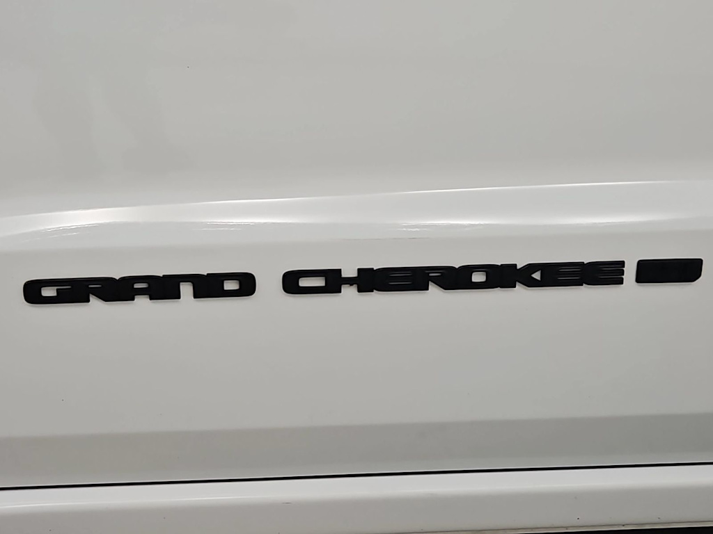 Thumbnail: 2022 Jeep Grand Cherokee - 23