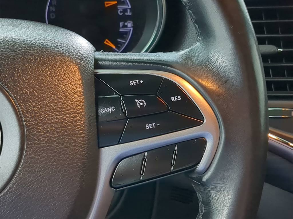 2020 Jeep Grand Cherokee Laredo 29