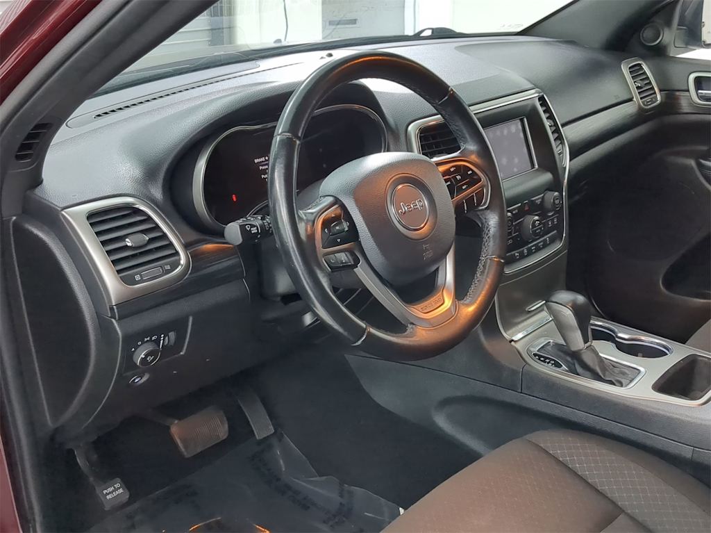 2020 Jeep Grand Cherokee Laredo 2