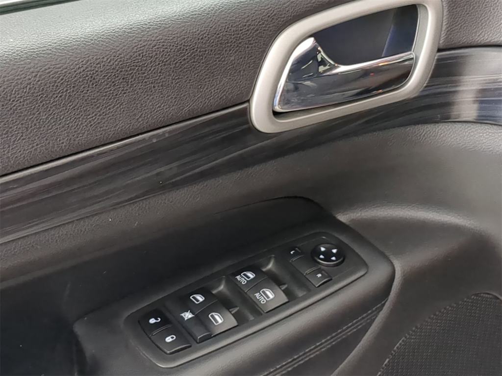 2020 Jeep Grand Cherokee Laredo 25