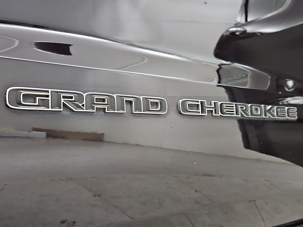 Thumbnail: 2018 Jeep Grand Cherokee - 24