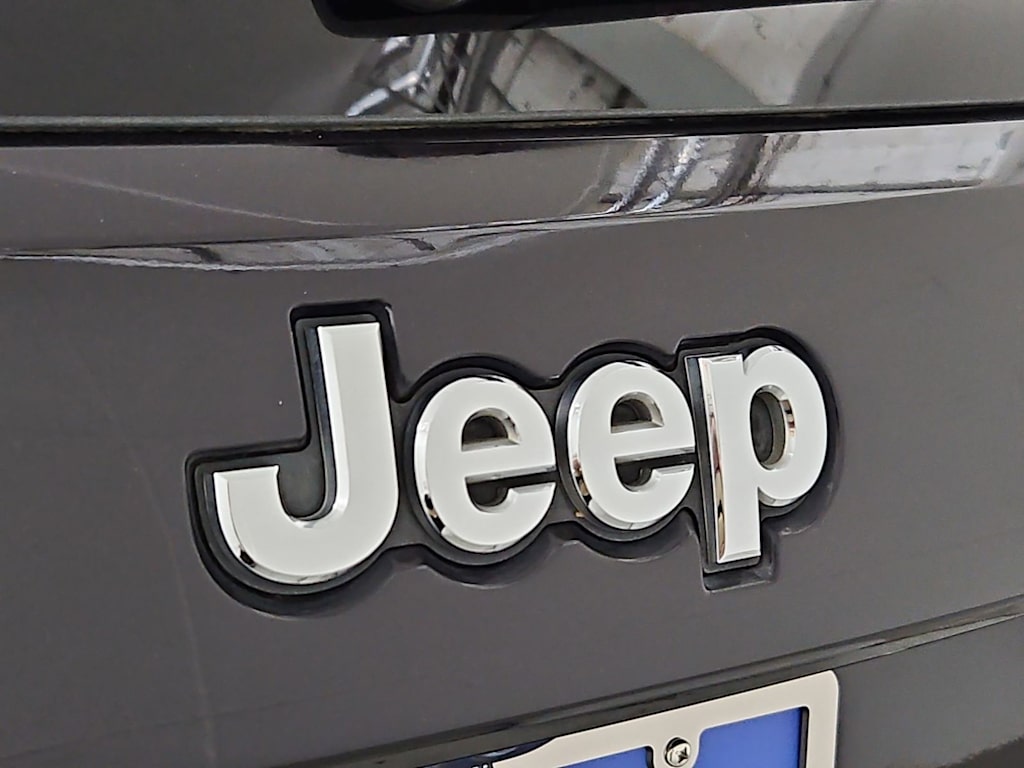 Thumbnail: 2018 Jeep Grand Cherokee - 6