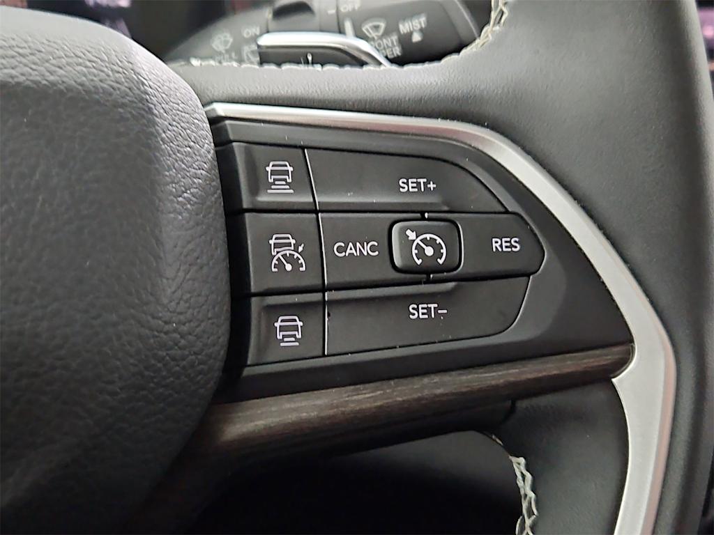 Thumbnail: 2023 Jeep Grand Cherokee - 31