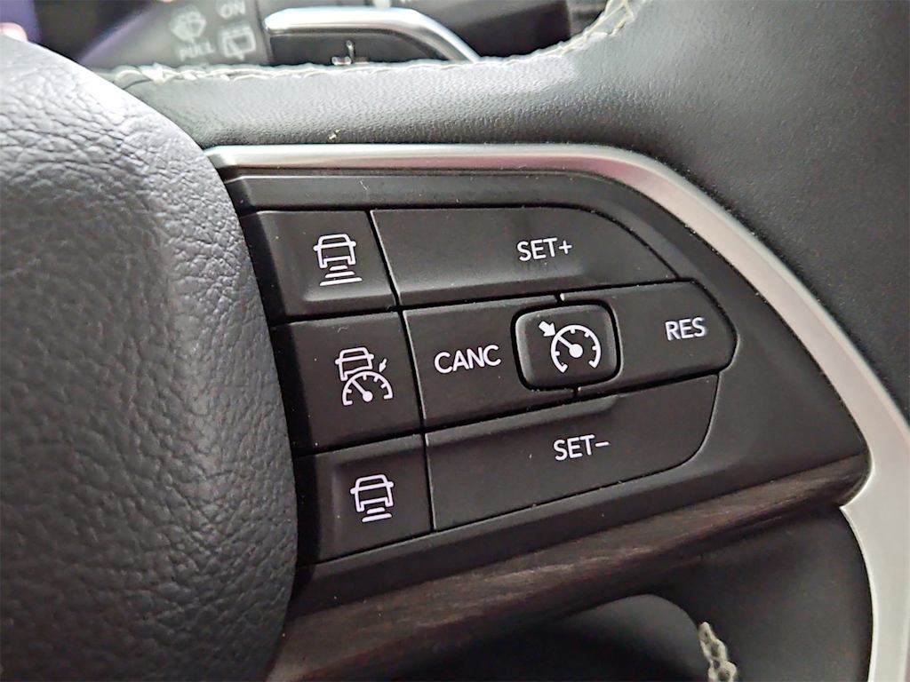 Thumbnail: 2023 Jeep Grand Cherokee - 32