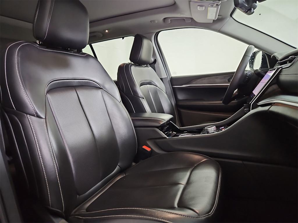 Thumbnail: 2023 Jeep Grand Cherokee - 12