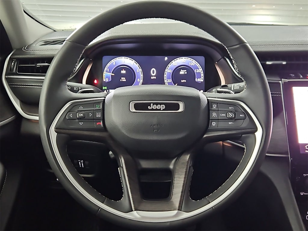 Thumbnail: 2023 Jeep Grand Cherokee - 14