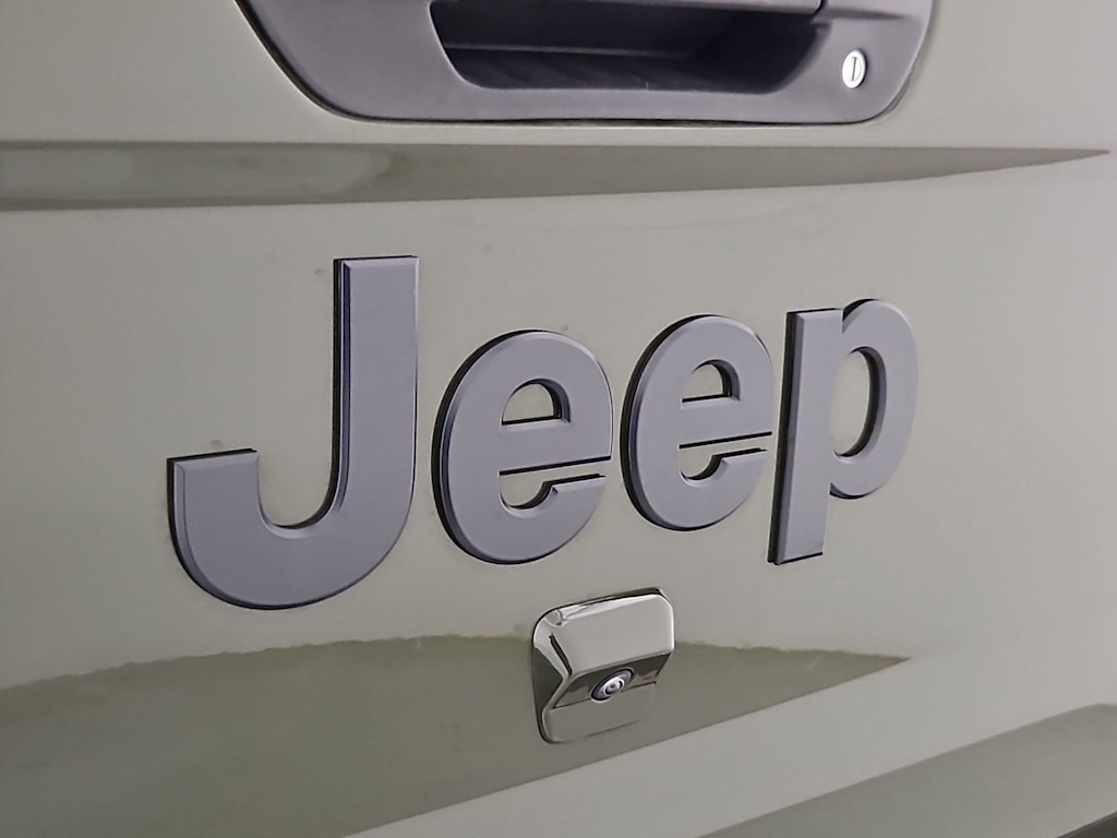 Thumbnail: 2022 Jeep Gladiator - 24