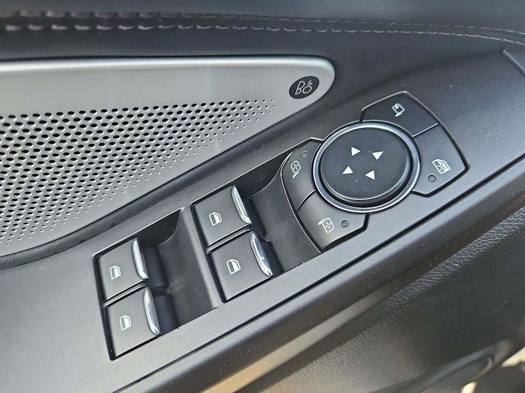 Thumbnail: 2020 Ford Explorer - 25