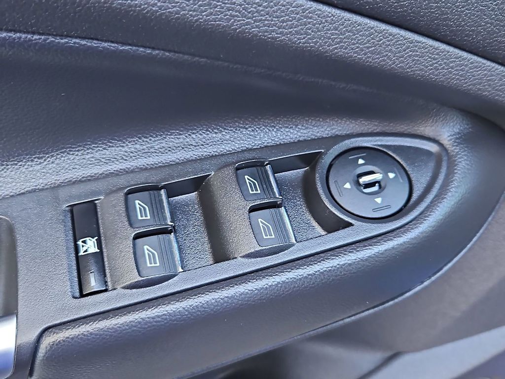 Thumbnail: 2015 Ford Escape - 26