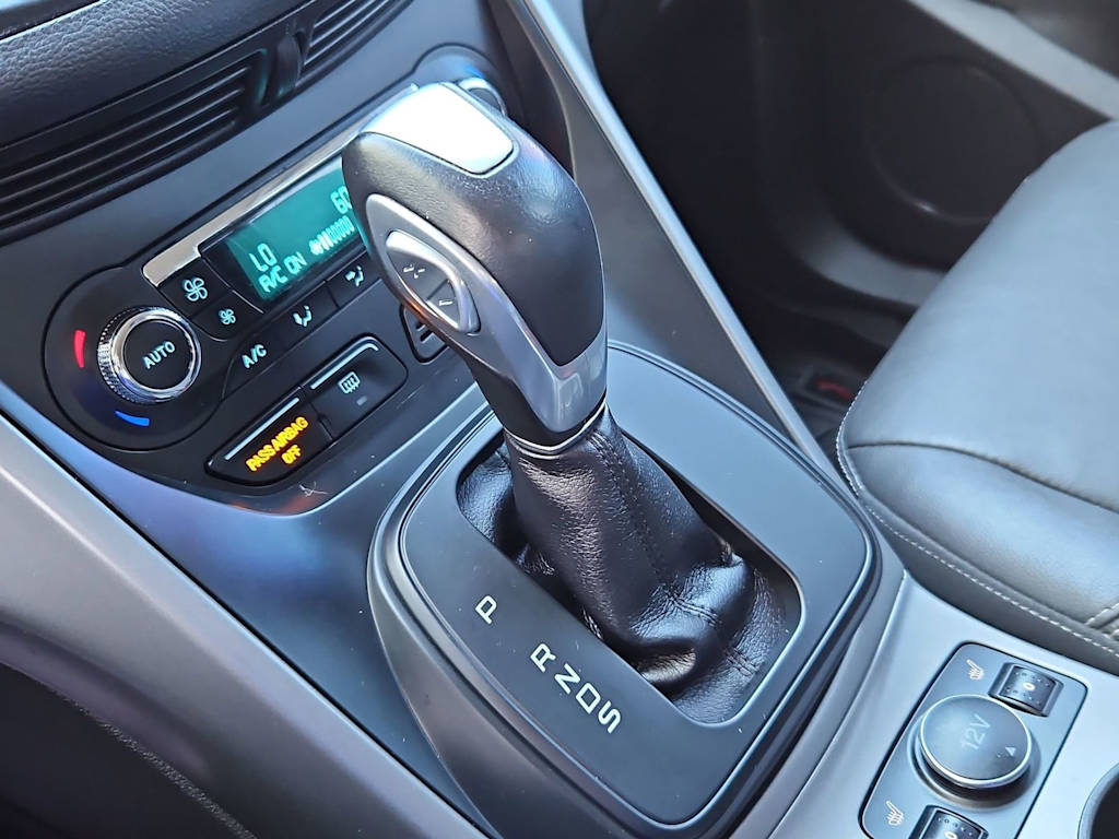 Thumbnail: 2015 Ford Escape - 16