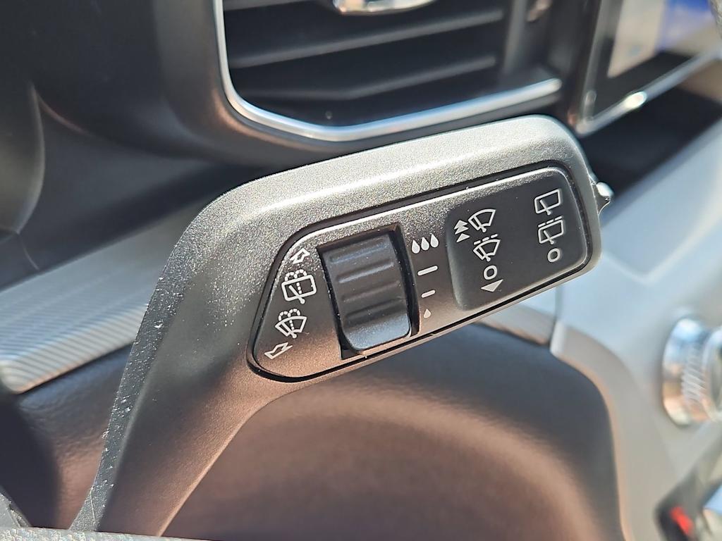 Thumbnail: 2021 Ford Explorer - 32
