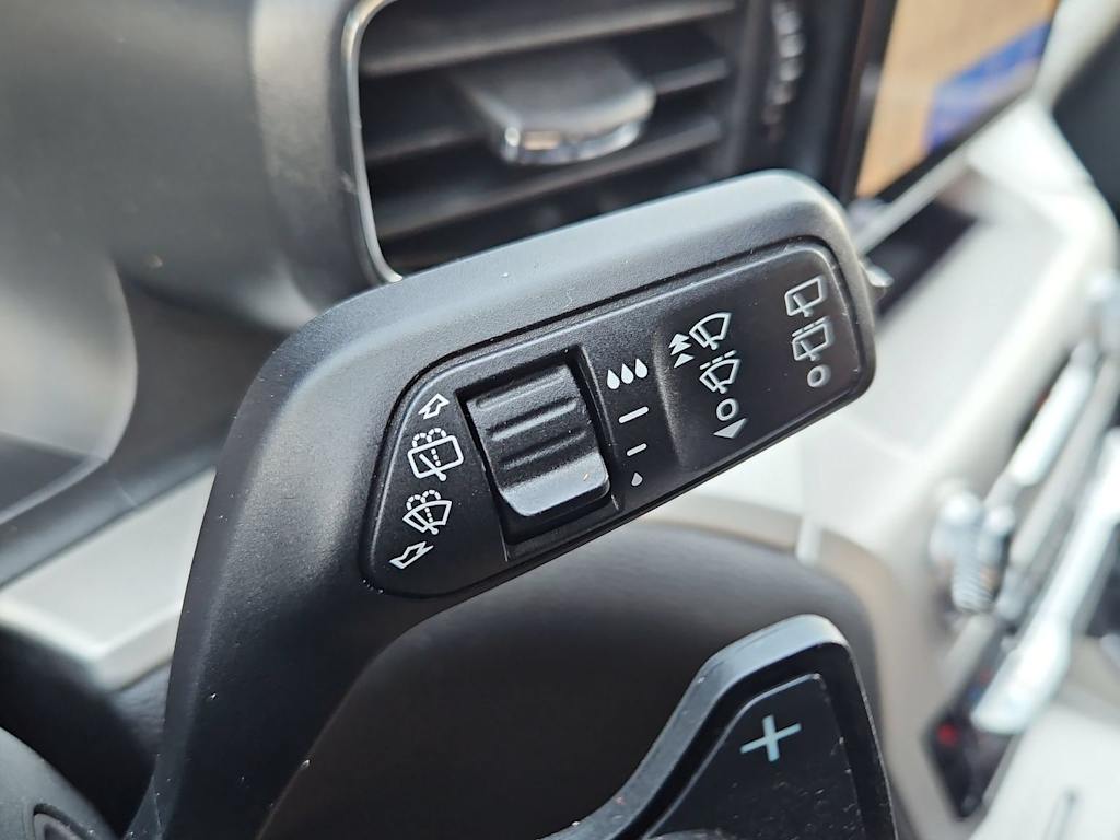 Thumbnail: 2021 Ford Explorer - 31