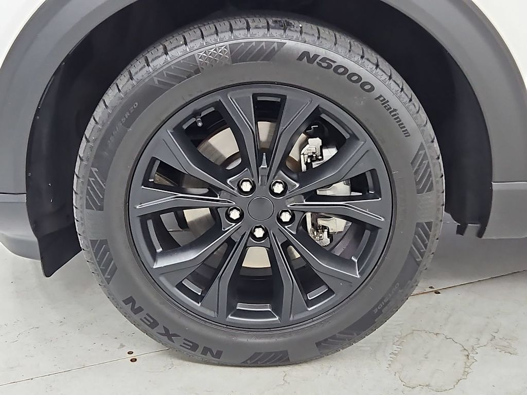 Thumbnail: 2021 Ford Explorer - 8