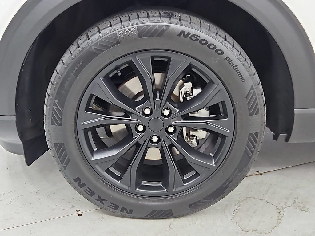 Thumbnail: 2021 Ford Explorer - 8