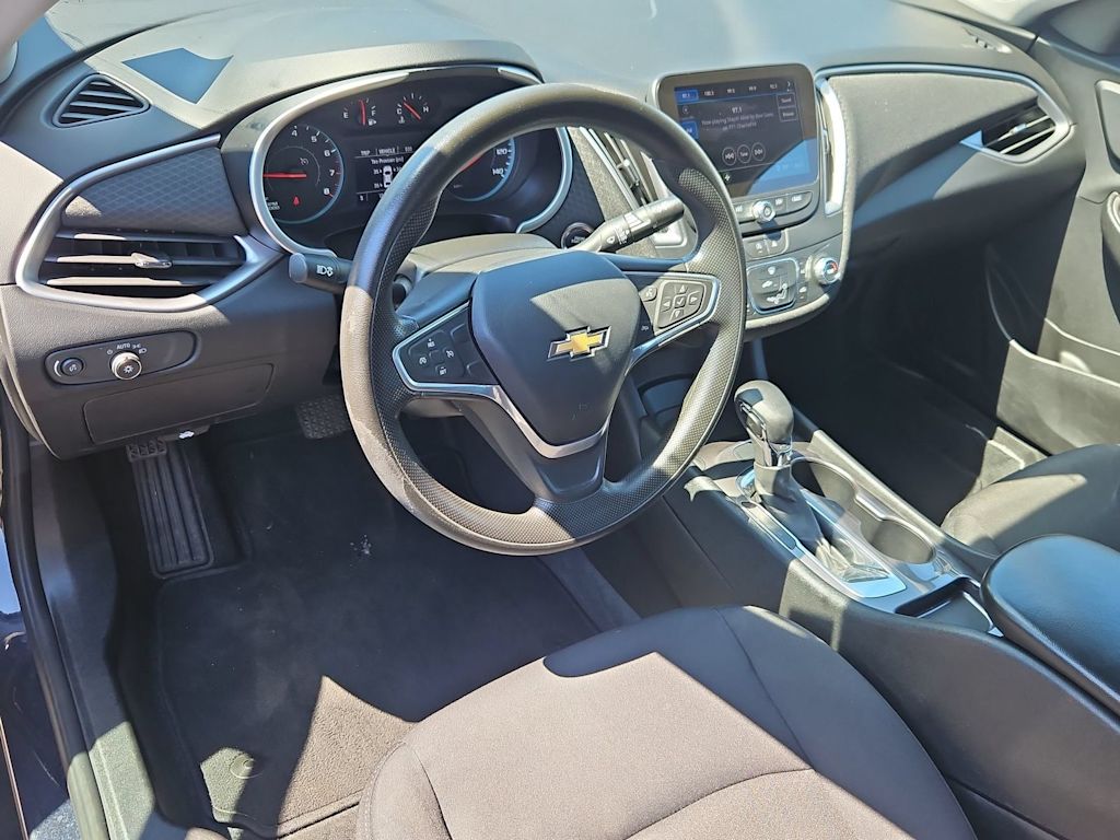 Thumbnail: 2022 Chevrolet Malibu - 2