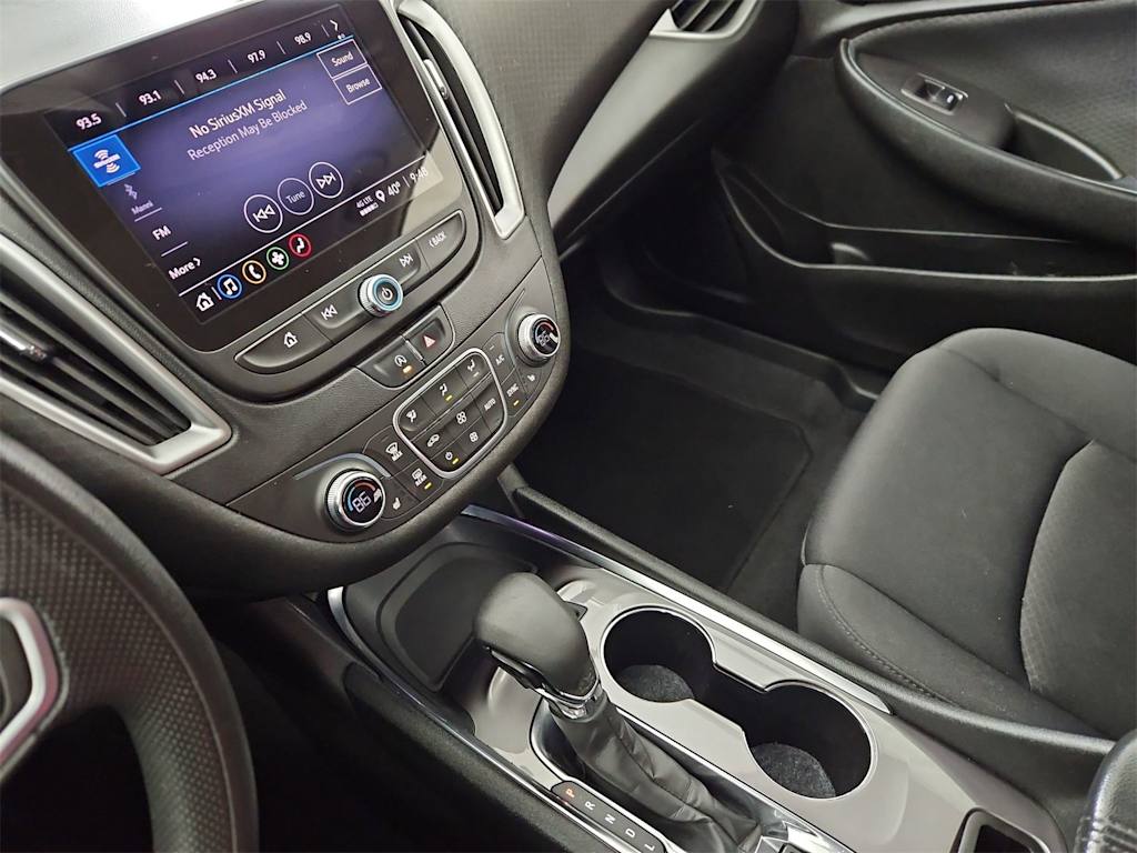 Thumbnail: 2022 Chevrolet Malibu - 16