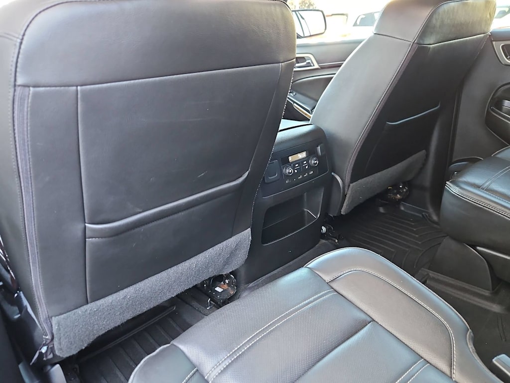 Thumbnail: 2017 GMC Yukon - 26