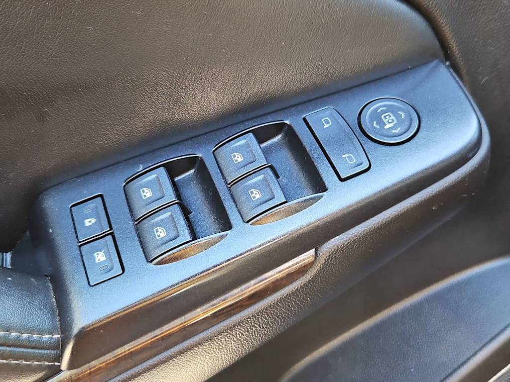 Thumbnail: 2015 Chevrolet Tahoe - 25