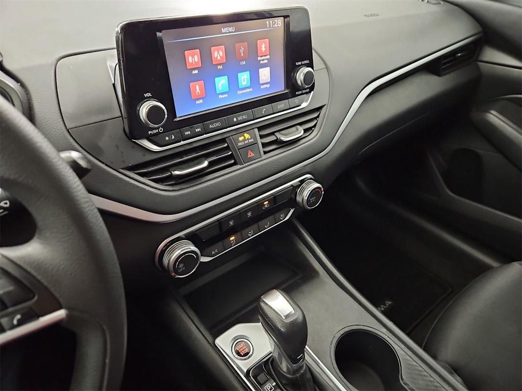 Thumbnail: 2022 Nissan Altima - 15