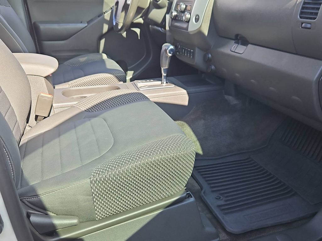 Thumbnail: 2015 Nissan Frontier - 28