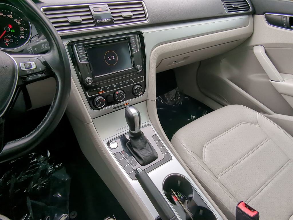 Thumbnail: 2019 Volkswagen Passat - 16