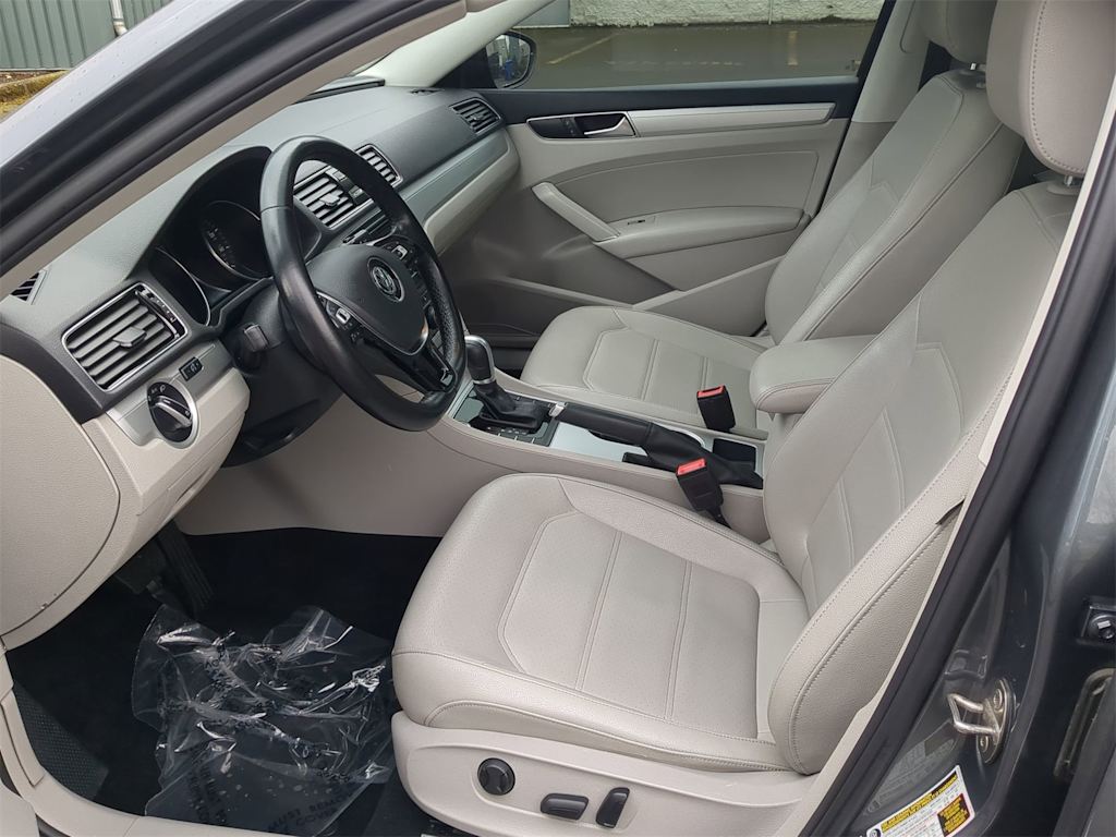 Thumbnail: 2019 Volkswagen Passat - 11