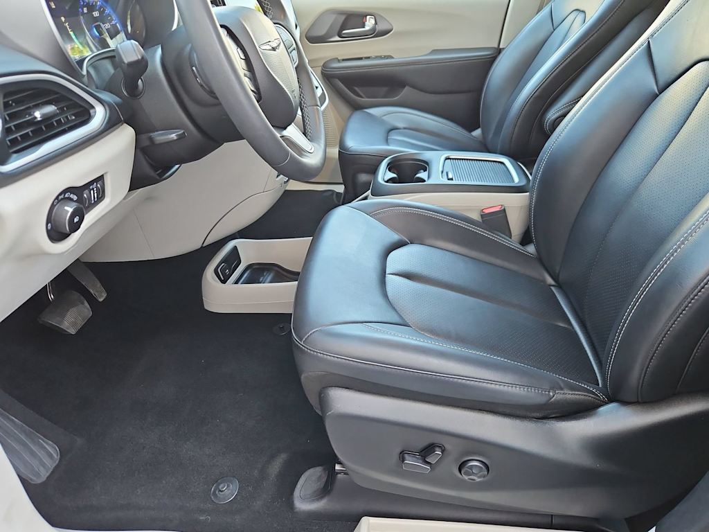 Thumbnail: 2023 Chrysler Pacifica - 11