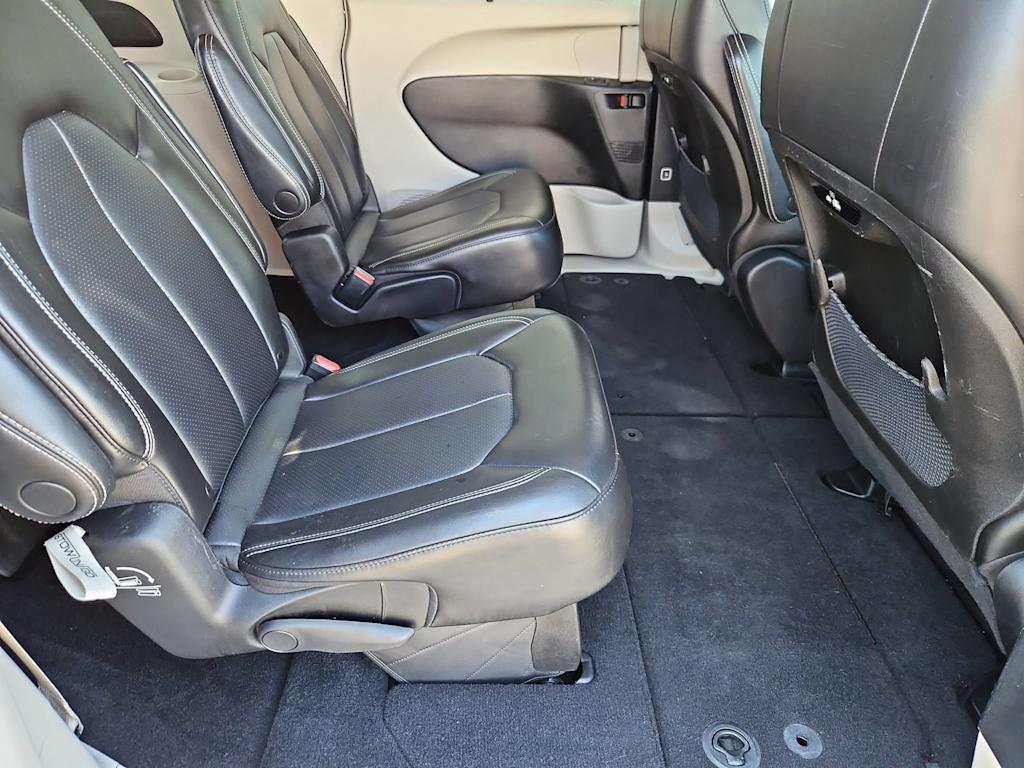 Thumbnail: 2023 Chrysler Pacifica - 12
