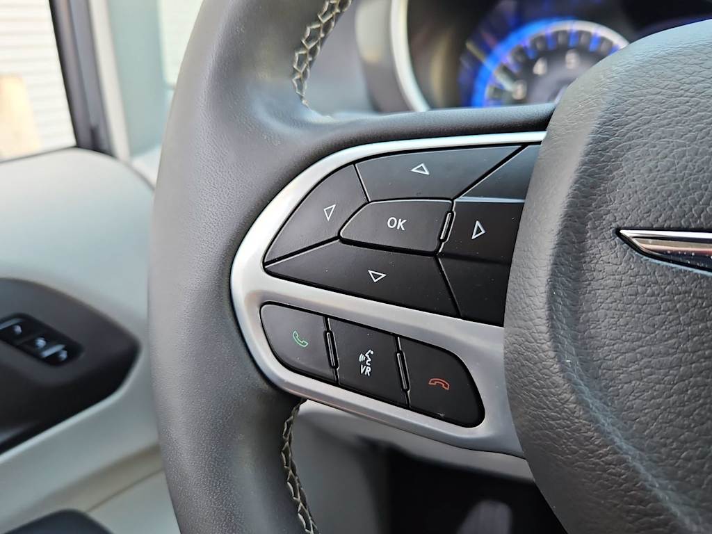 Thumbnail: 2023 Chrysler Pacifica - 26