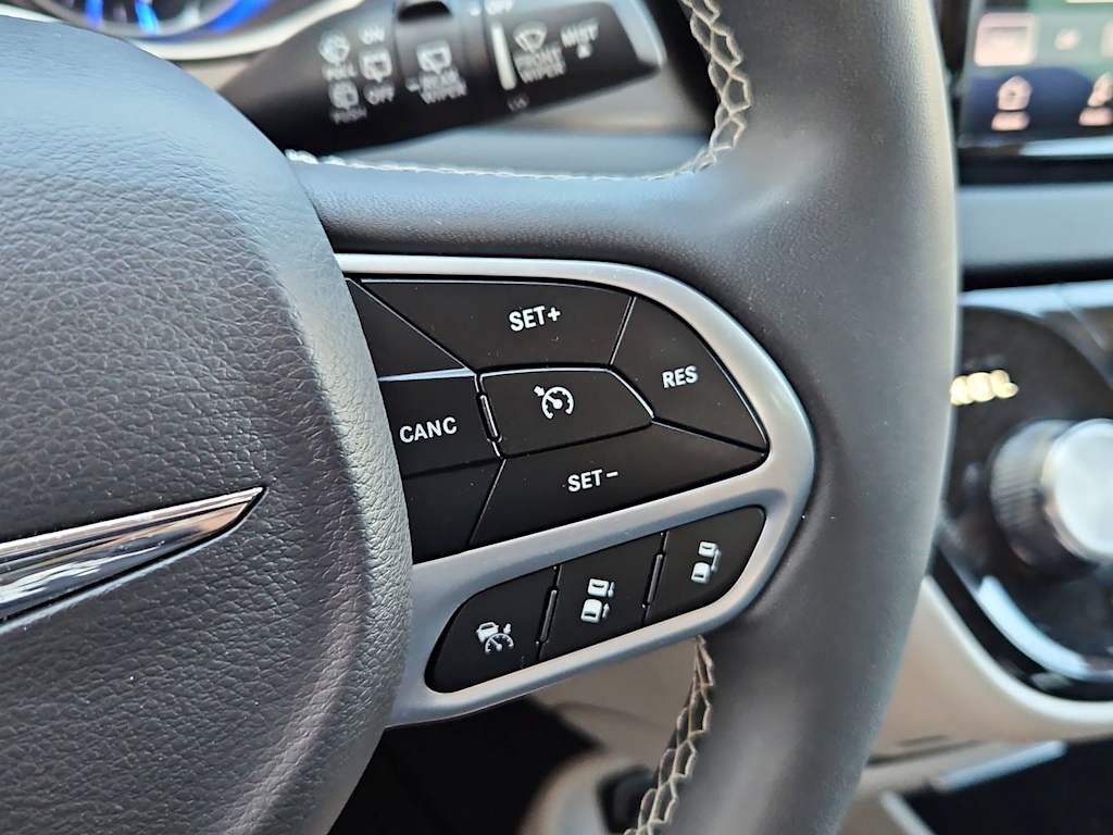 Thumbnail: 2023 Chrysler Pacifica - 27