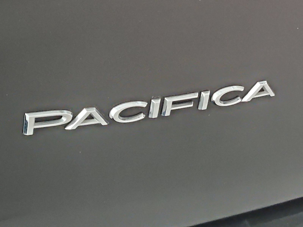 Thumbnail: 2023 Chrysler Pacifica - 22