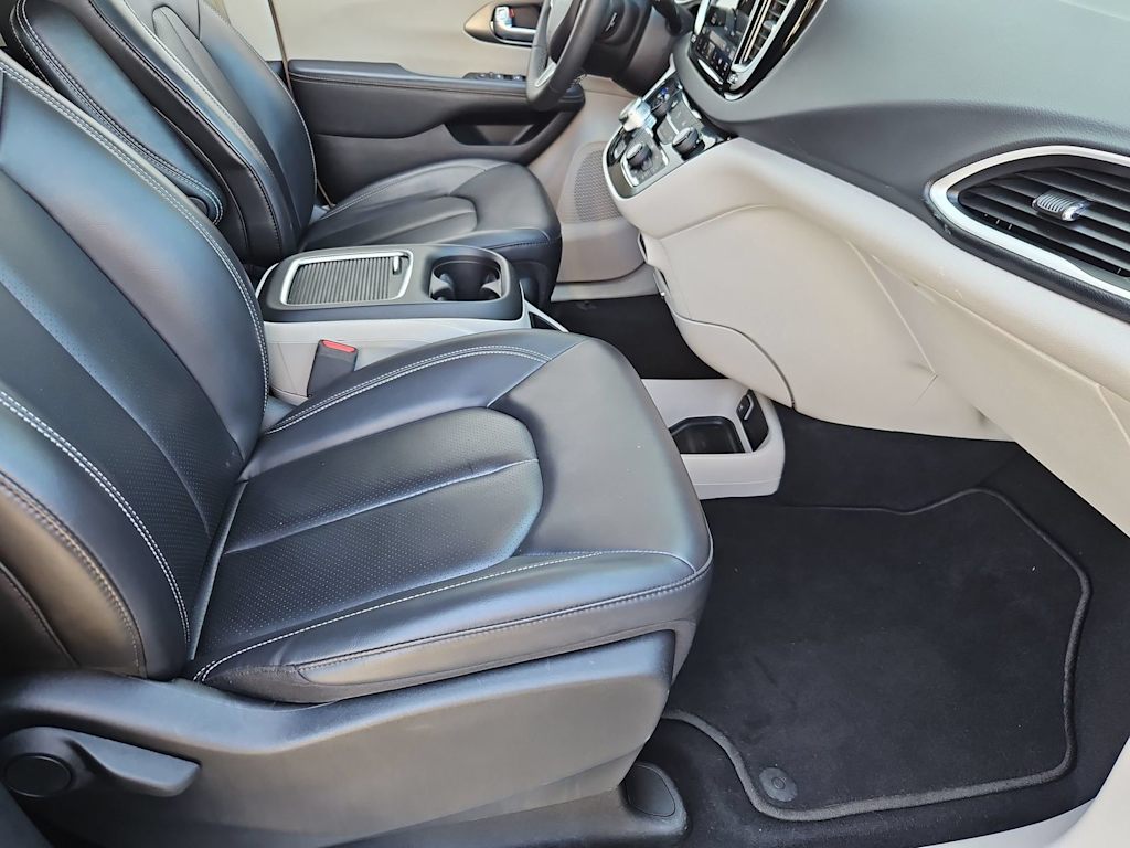Thumbnail: 2023 Chrysler Pacifica - 25