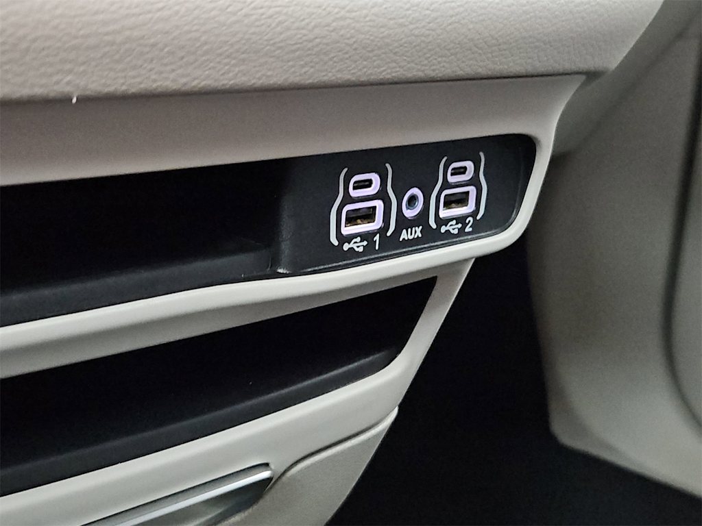 Thumbnail: 2024 Chrysler Pacifica - 33