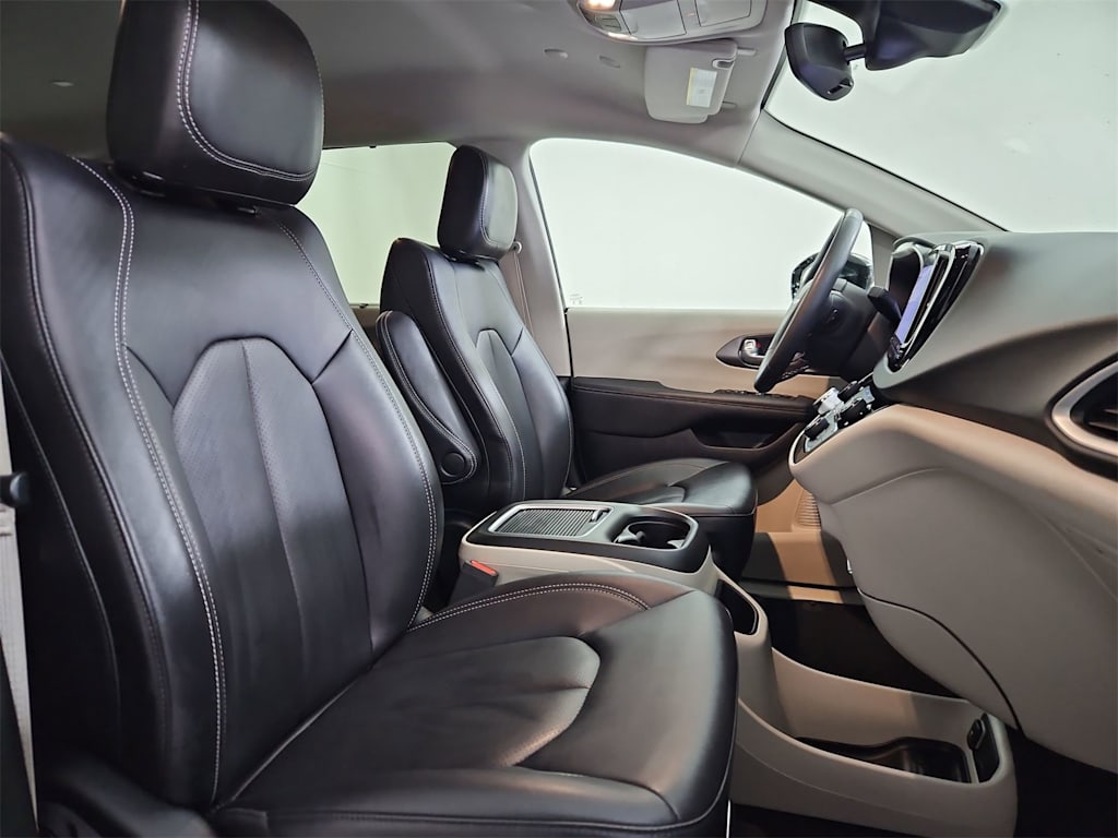 Thumbnail: 2024 Chrysler Pacifica - 12